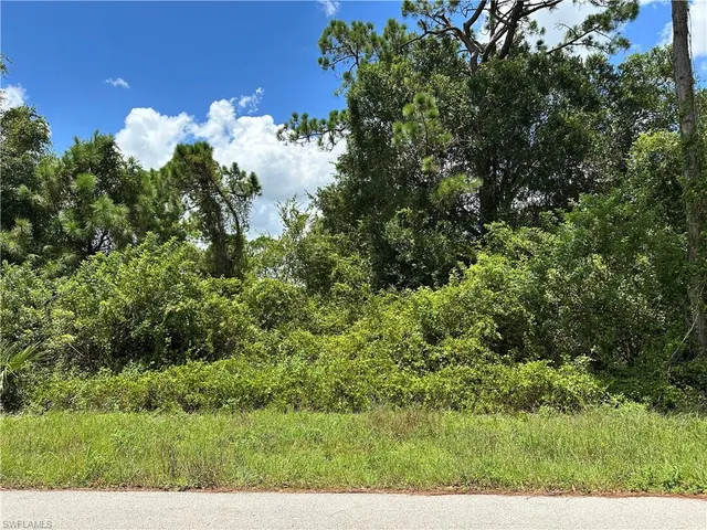$18,000 | 648 Naples Avenue South, Lehigh Acres, FL 33974