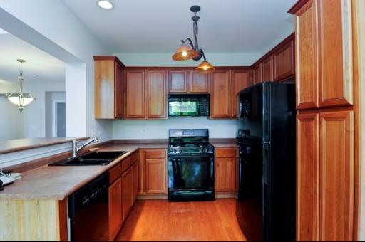 466 South Commons Court, Unit 466 Deerfield, IL 60015 - Photo 5 of 10