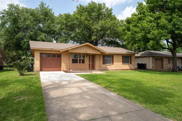 $1,375 | 3502 Austin Avenue, Greenville, TX 75402