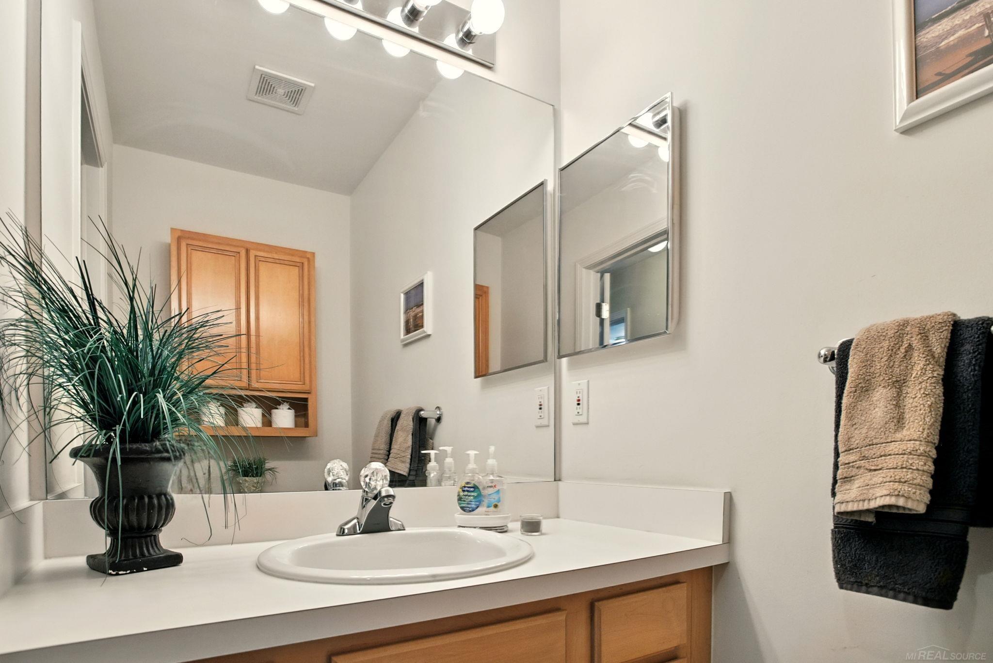 9446 Timber Ridge Drive Grand Blanc, MI 48439 - Photo 18 of 29 50177855-09500de2-7e76-4a20-91b9-0f3054043980.JPG