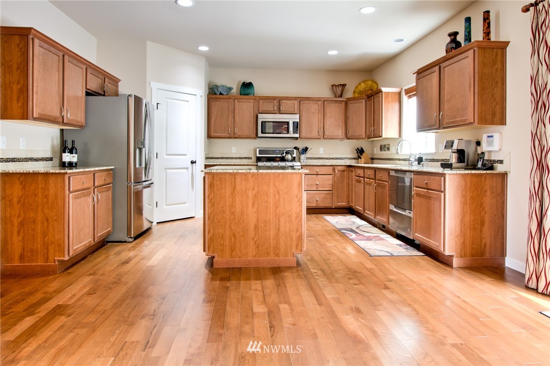 19429 7th Avenue Southeast Bothell, WA 98012 - Photo 8 of 22