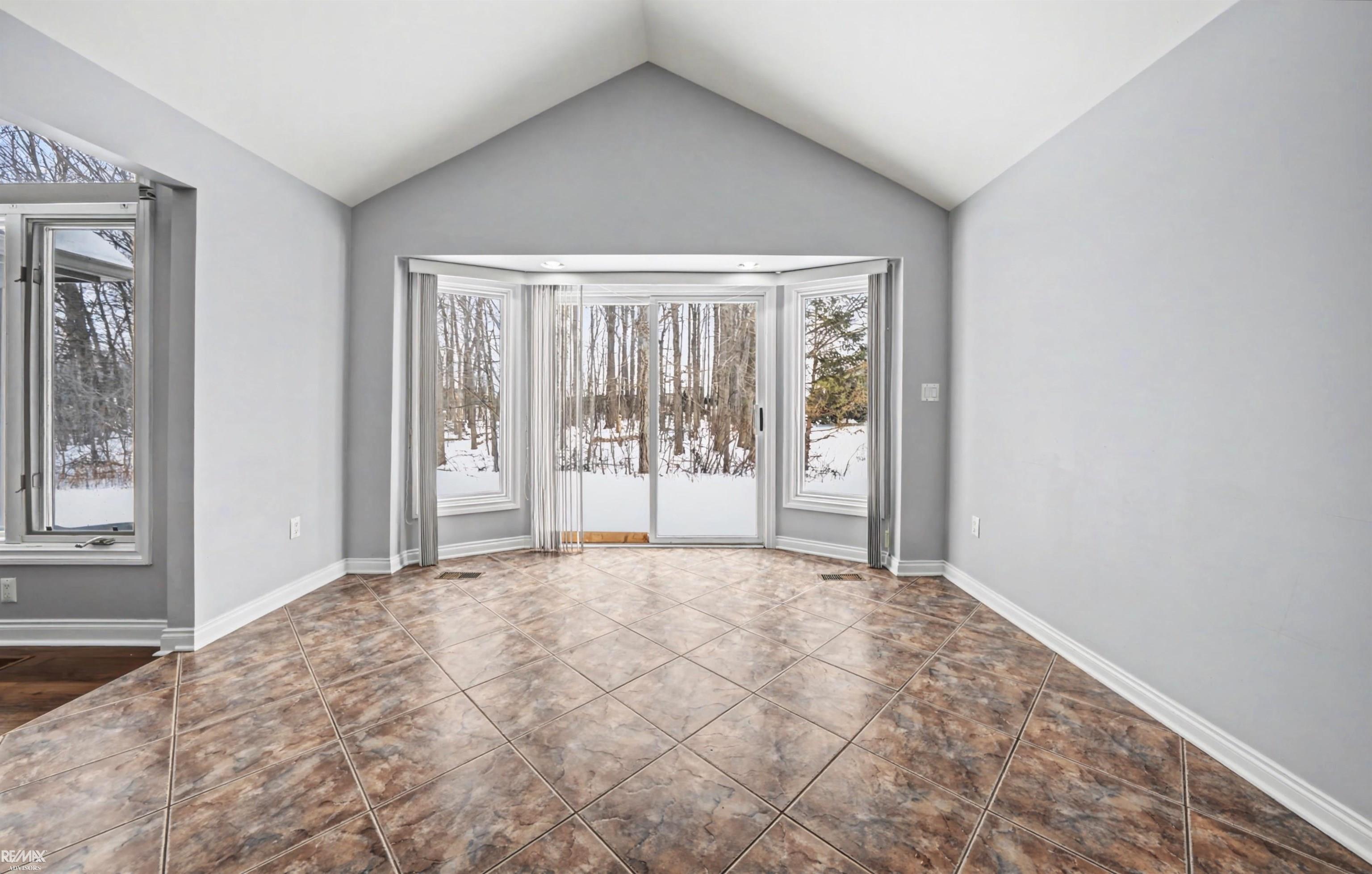 48498 Beacon Square Drive Macomb, MI 48044 - Photo 24 of 68