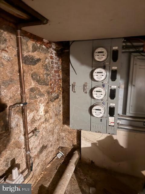 611 North 32nd Street Philadelphia, PA 19104 - Photo 8 of 15 a bedroom with a bed and a shower curtain