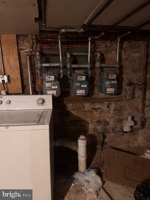 611 North 32nd Street Philadelphia, PA 19104 - Photo 9 of 15 a utility room with dryer and washer