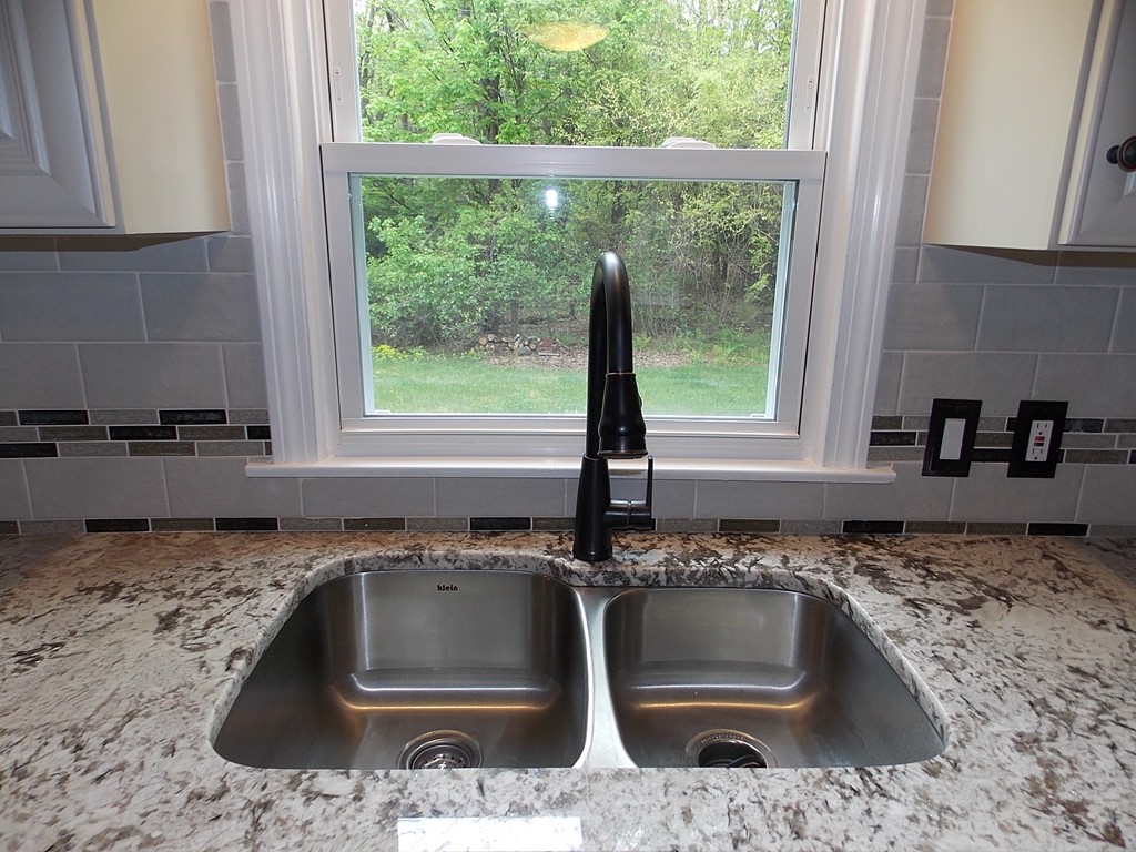 123 Fox Hill Road Springfield, MA 01118 - Photo 5 of 20
