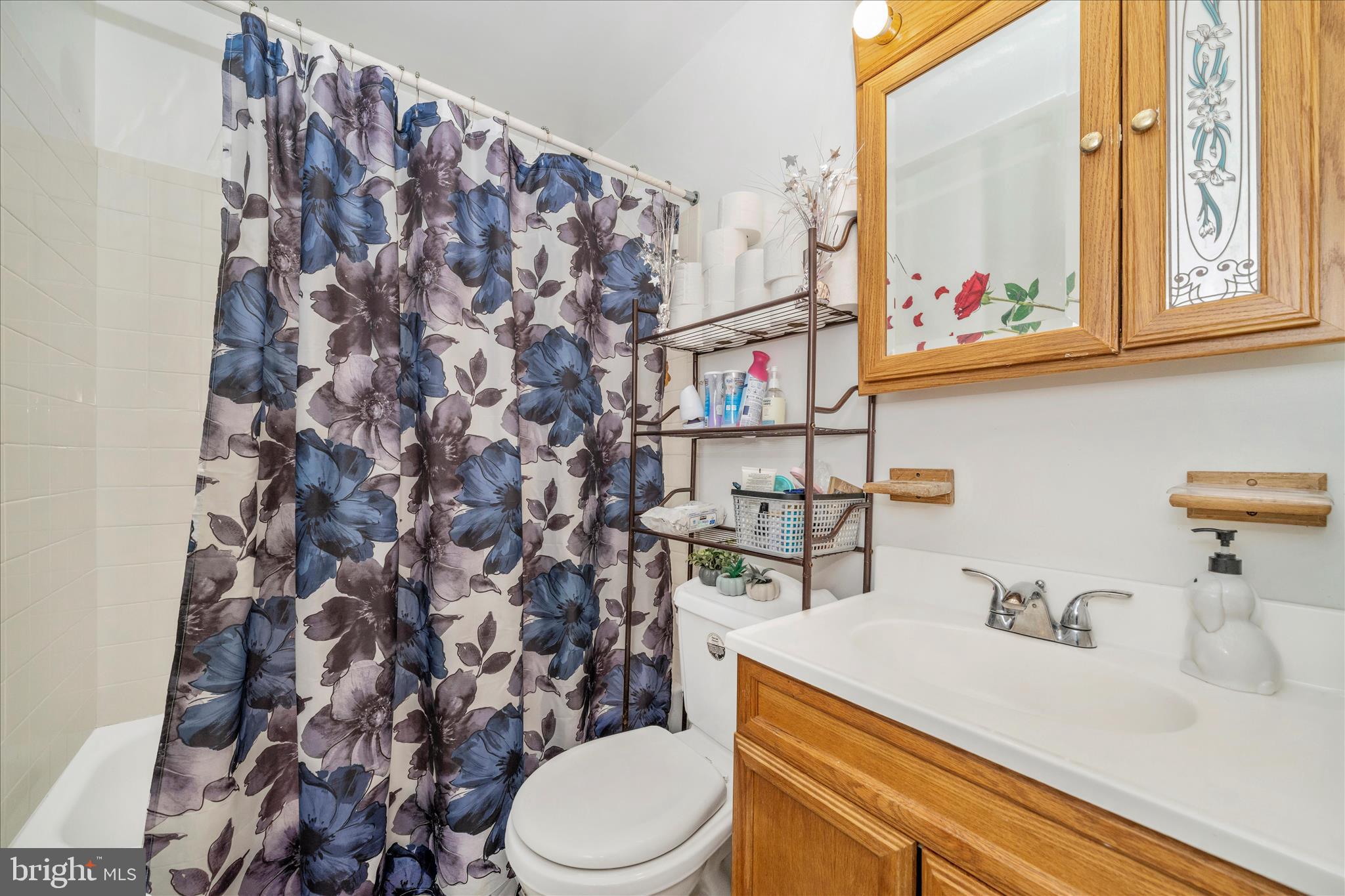 6415 Valley Park Road Capitol Heights, MD 20743 - Photo 17 of 30 Hall Bathroom 2