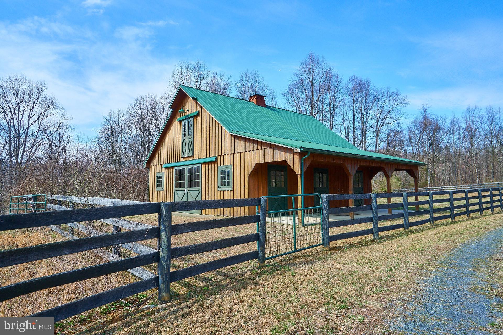 14047 Hume Road Hume, VA 22639 - Photo 65 of 73 Barn built by Gold Cup- all fenced.