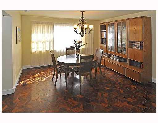 253 Bridgeton Road Weston, FL 33326 - Photo 5 of 16 Dining Room