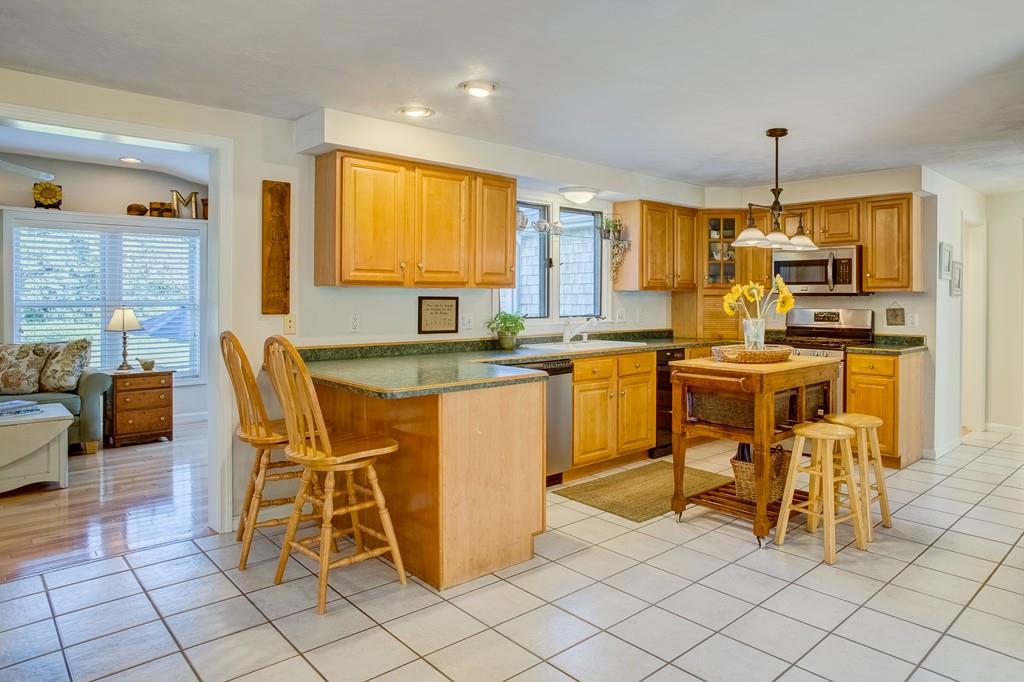 252 Bay Road Easton, MA 02356 - Photo 4 of 37 Gallery Image 4