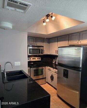 1720 East Thunderbird Road, Unit 2015 Phoenix, AZ 85022 - Photo 4 of 25 cliffs kitchen