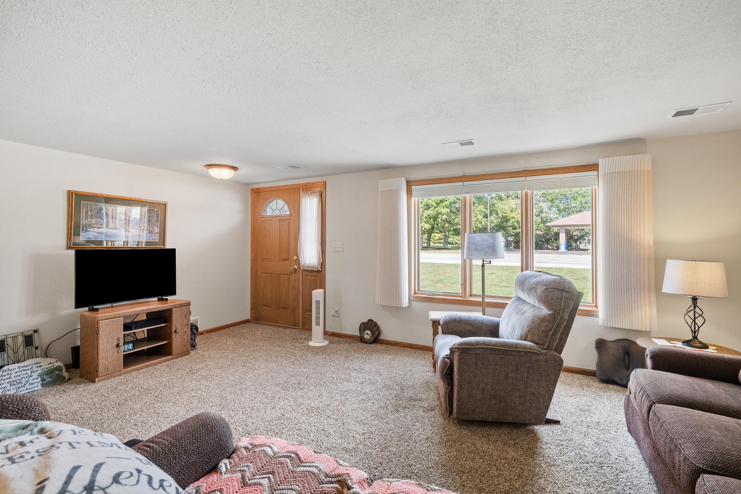 807 Madison Avenue Howards Grove, WI 53083 - Photo 7 of 29 Living Room and Front Entry