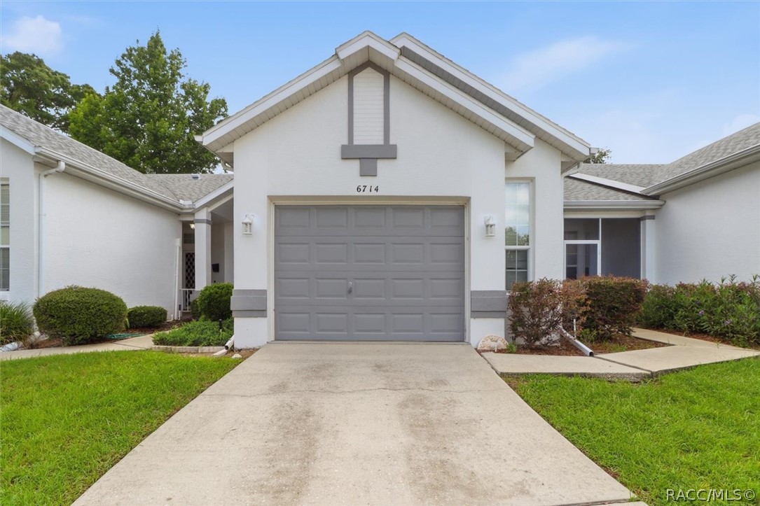 6714 East Waybridge Court Inverness, FL 34452 - Photo 3 of 47 1-car garage