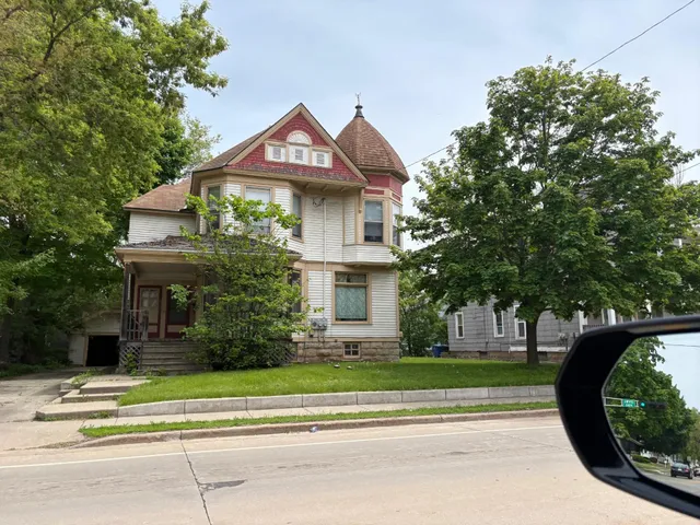 $141,900 | 650 Jackson Street, Oshkosh, WI 54901