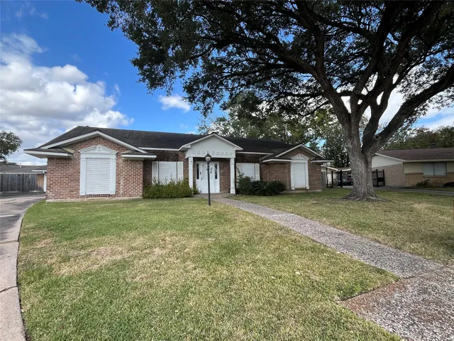 $220,000 | 18203 Carriage Lane, Nassau Bay, TX 77058