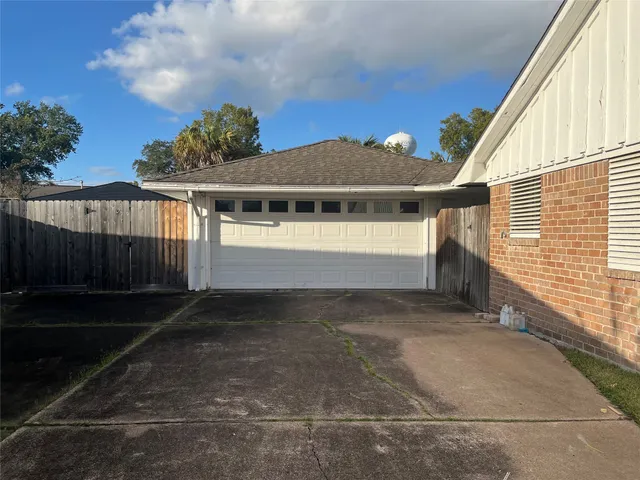 $220,000 | 18203 Carriage Lane, Nassau Bay, TX 77058