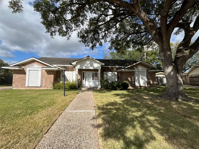 $220,000 | 18203 Carriage Lane, Nassau Bay, TX 77058