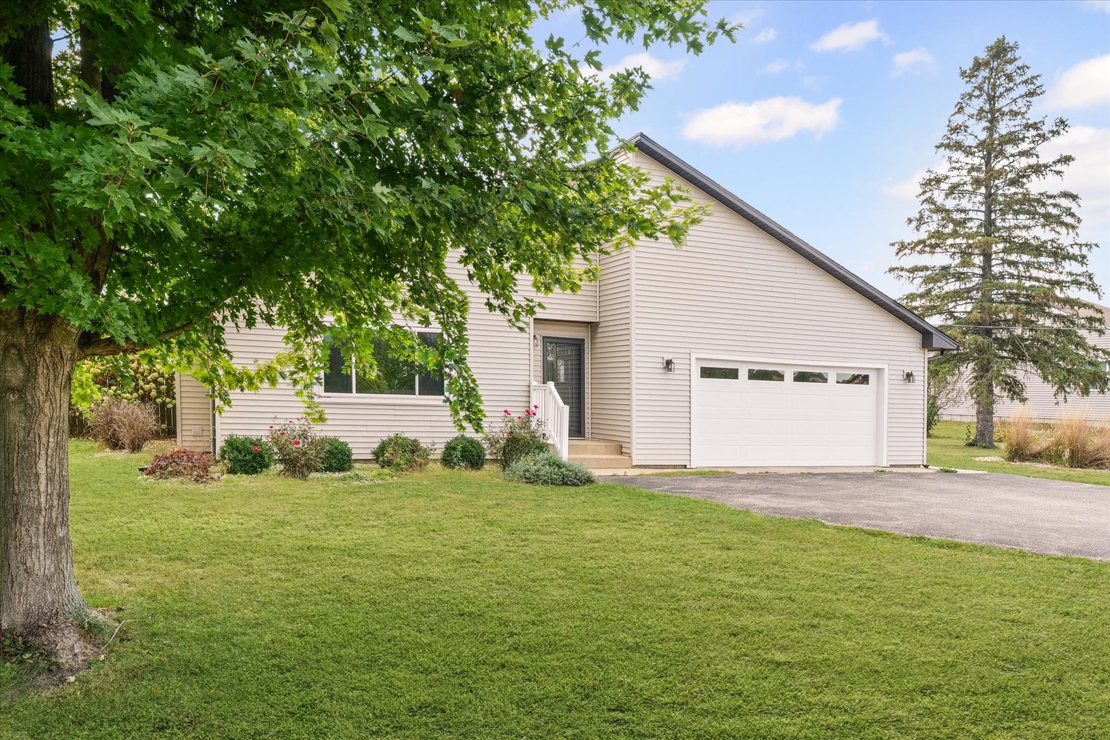 1707 West Old Church Road Champaign, IL 61822 - Photo 4 of 32 a view of a house with a yard