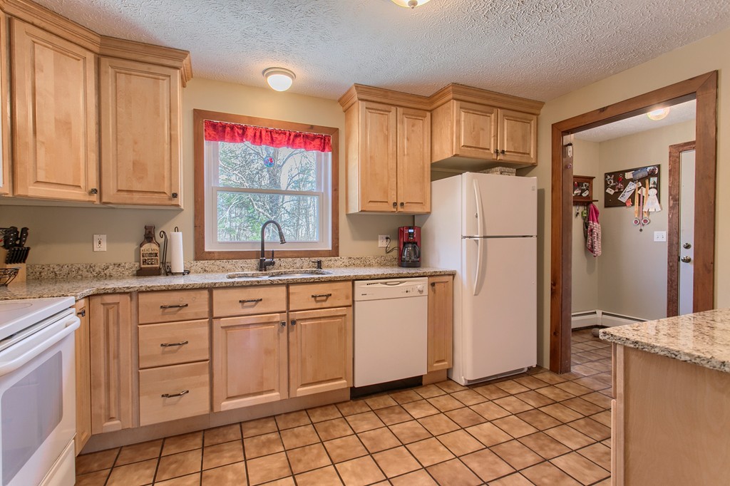 79 Overlook Road Westminster, MA 01473 - Photo 9 of 30 Gallery Image 9