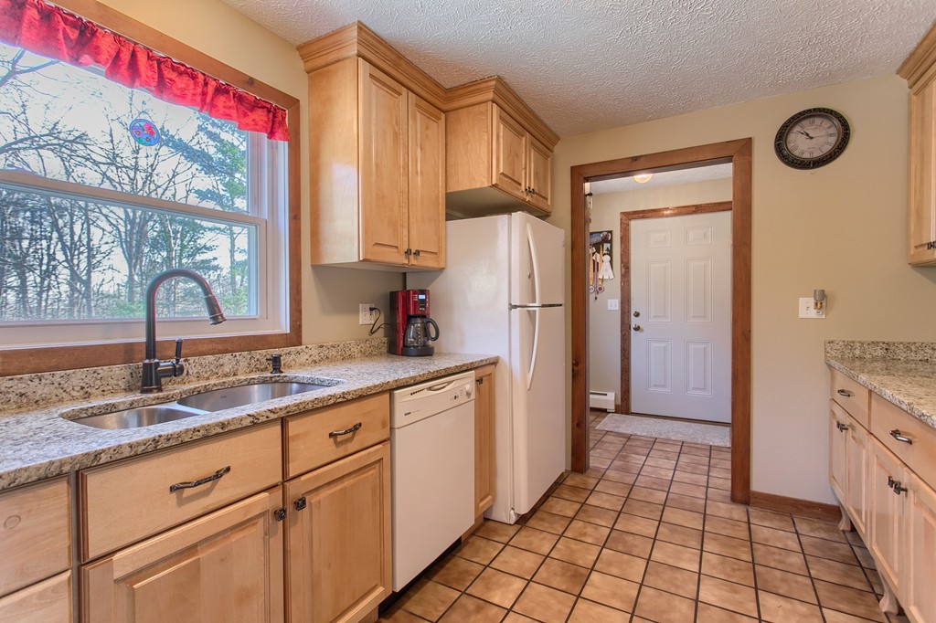 79 Overlook Road Westminster, MA 01473 - Photo 10 of 30 Gallery Image 10