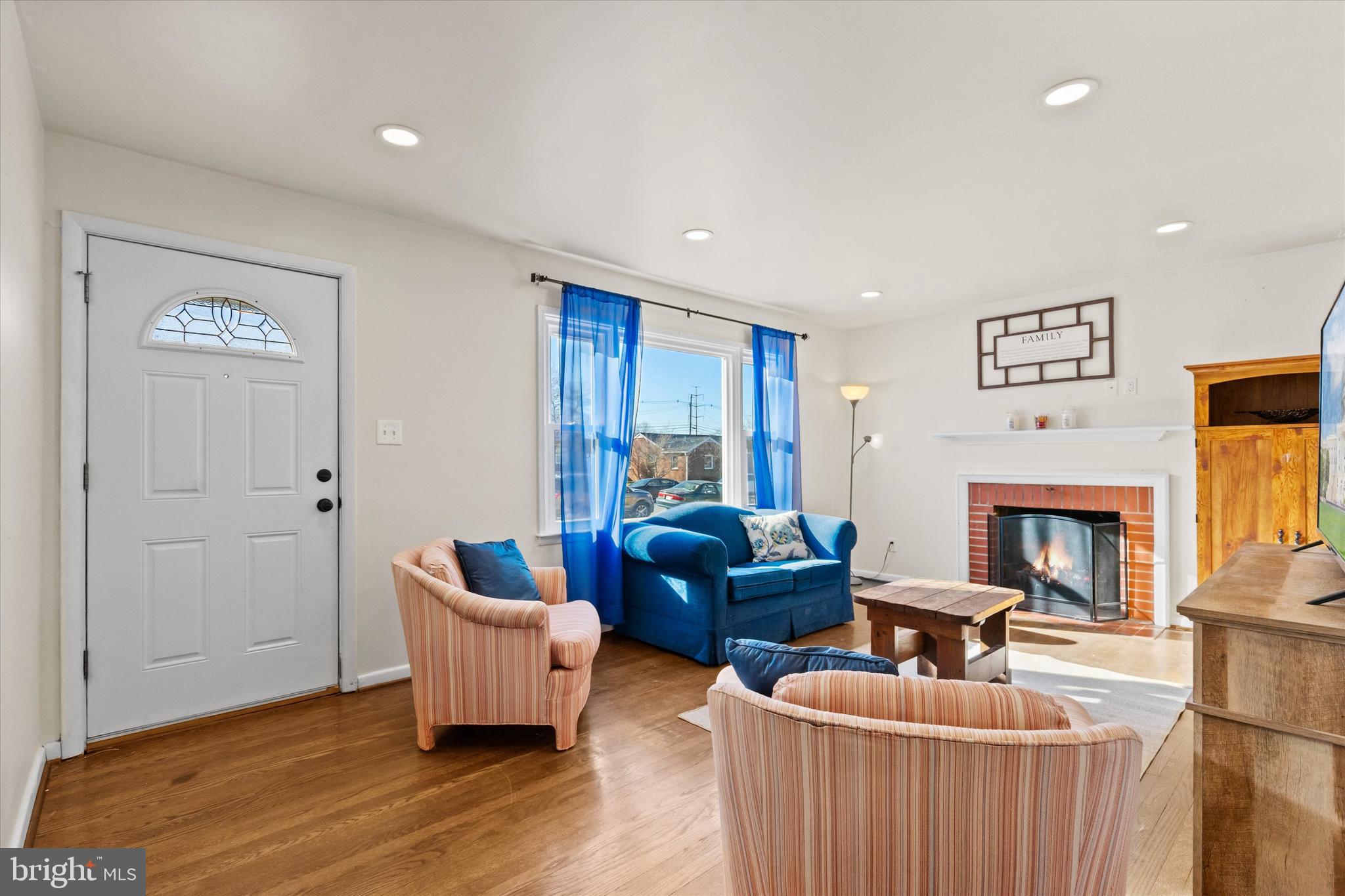 809 Shawnee Drive Frederick, MD 21701 - Photo 2 of 29