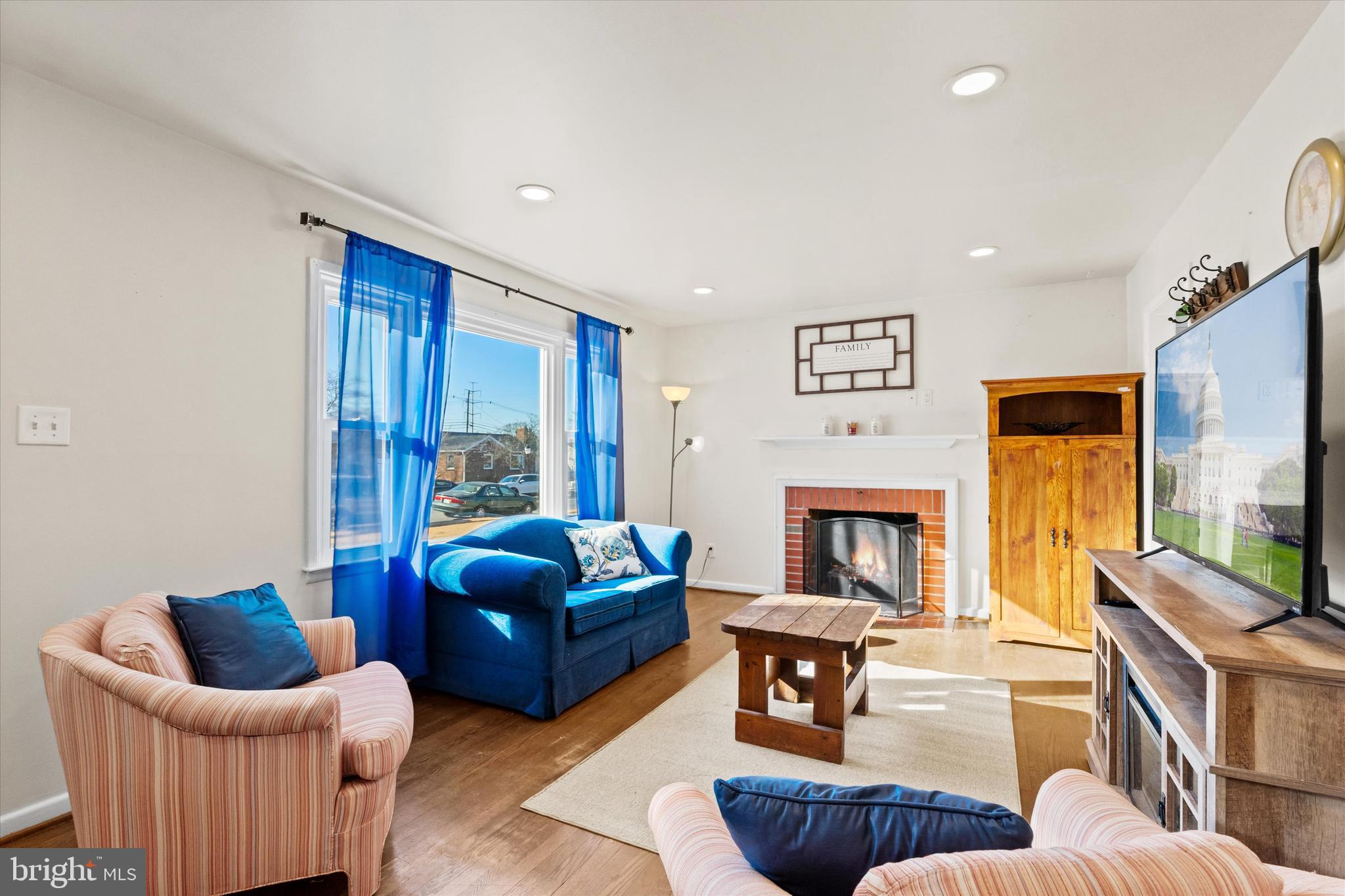 809 Shawnee Drive Frederick, MD 21701 - Photo 3 of 29