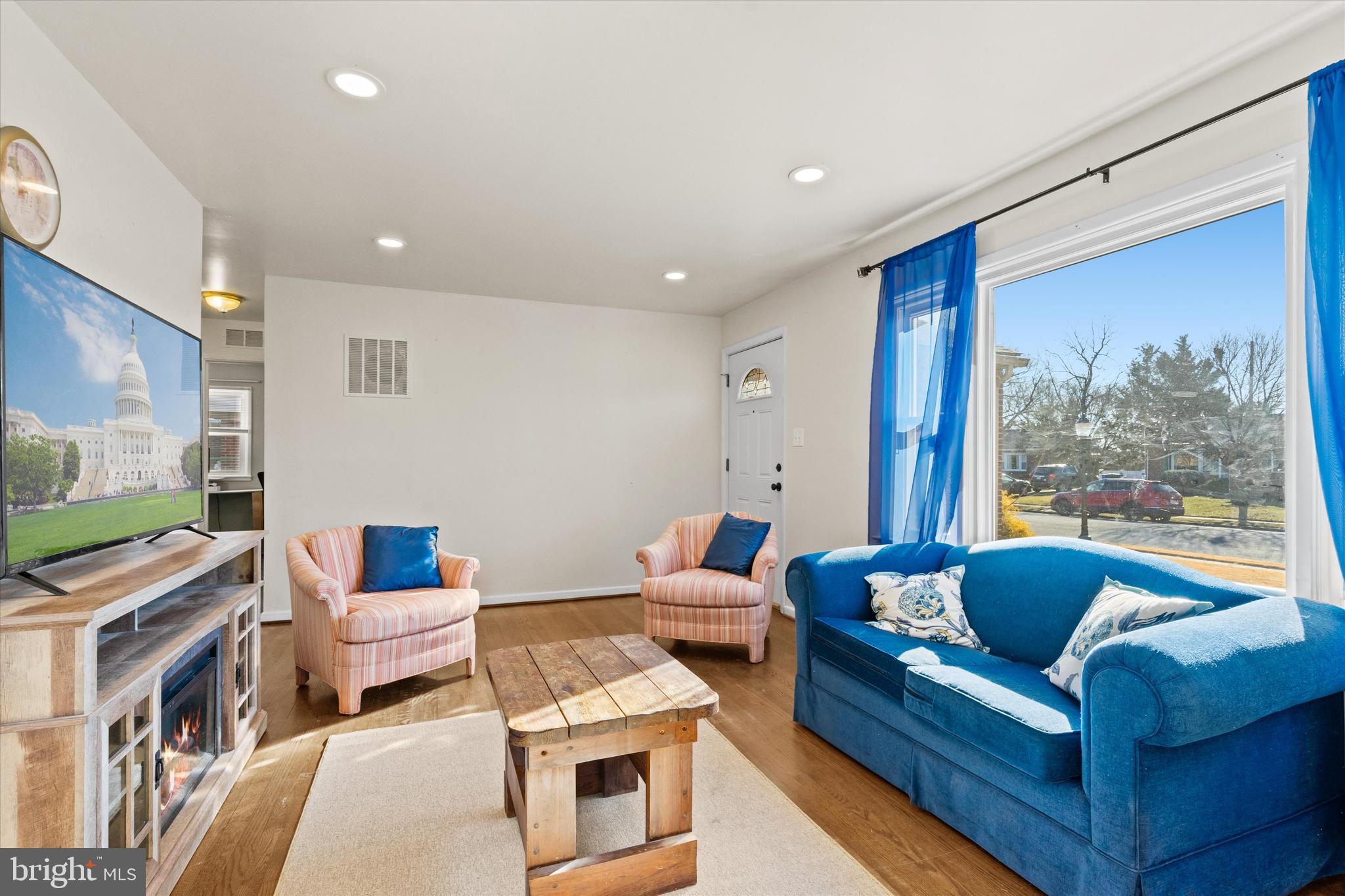 809 Shawnee Drive Frederick, MD 21701 - Photo 4 of 29