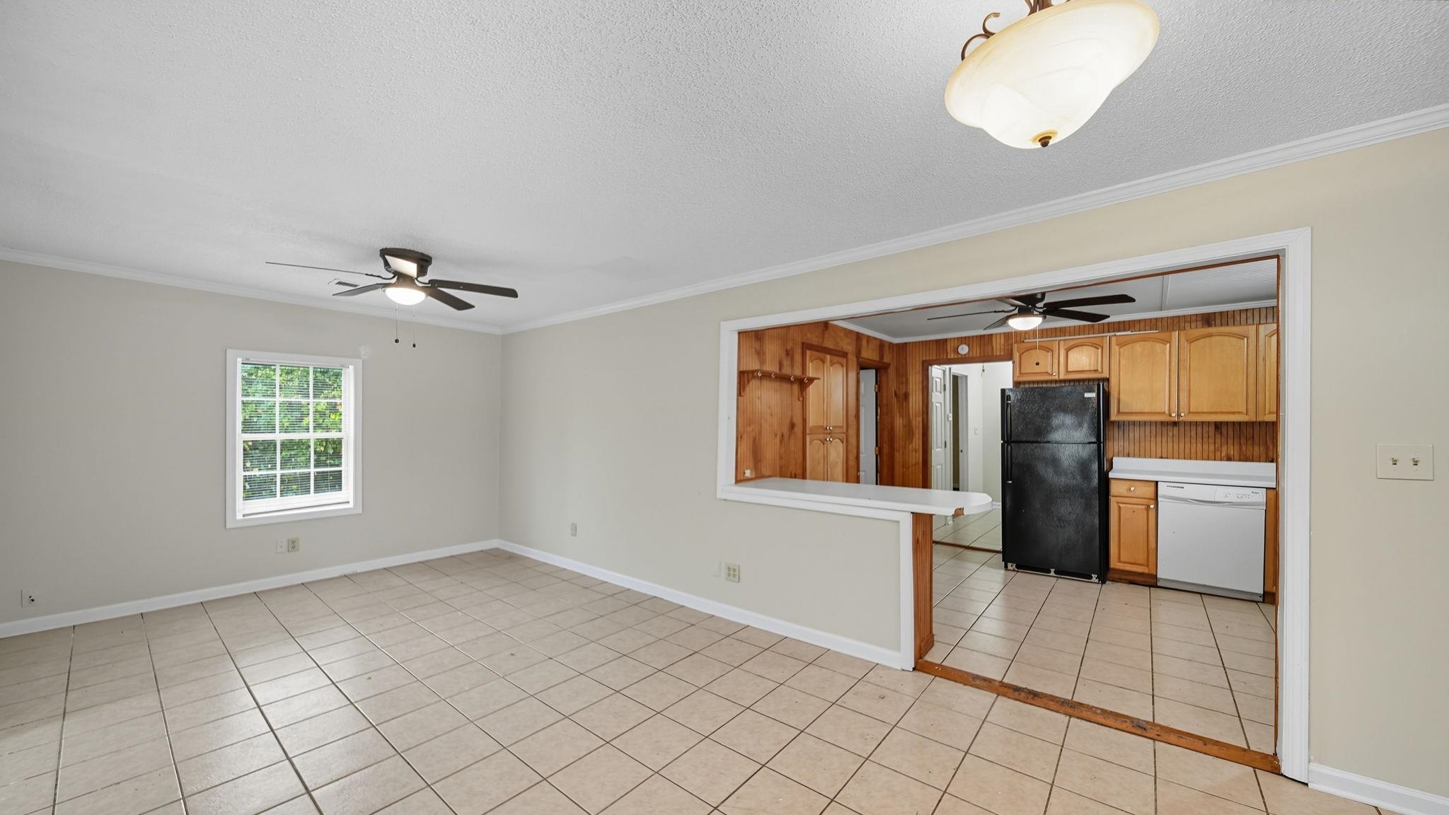 1503 Beaver Road Munford, TN 38058 - Photo 10 of 29 a view of an empty room with window and cabinet