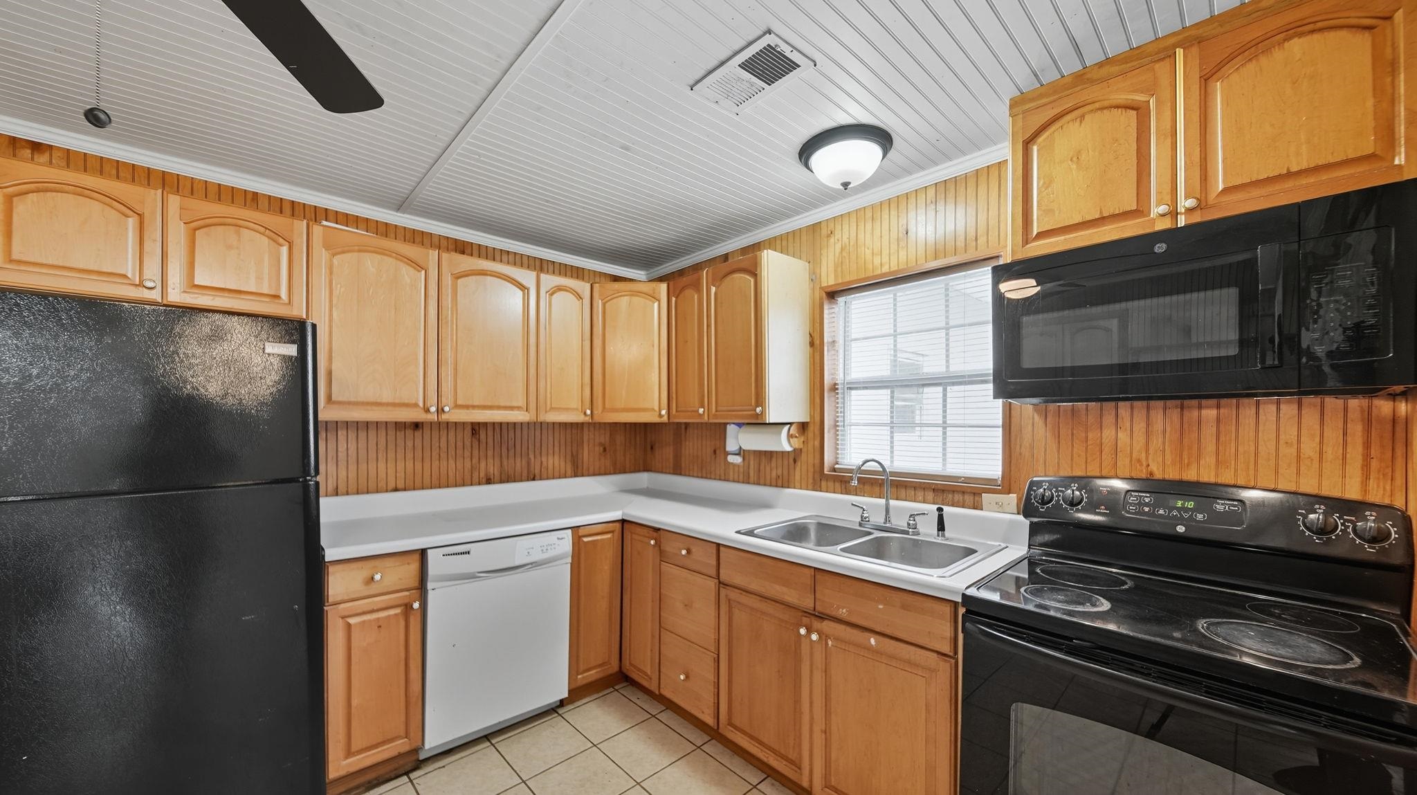 1503 Beaver Road Munford, TN 38058 - Photo 7 of 29 a kitchen with stainless steel appliances granite countertop a sink a stove and refrigerator