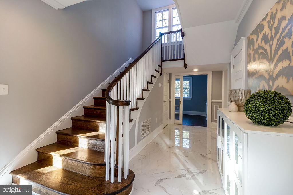 202 St Martins Road Baltimore, MD 21218 - Photo 29 of 87 Staircase
