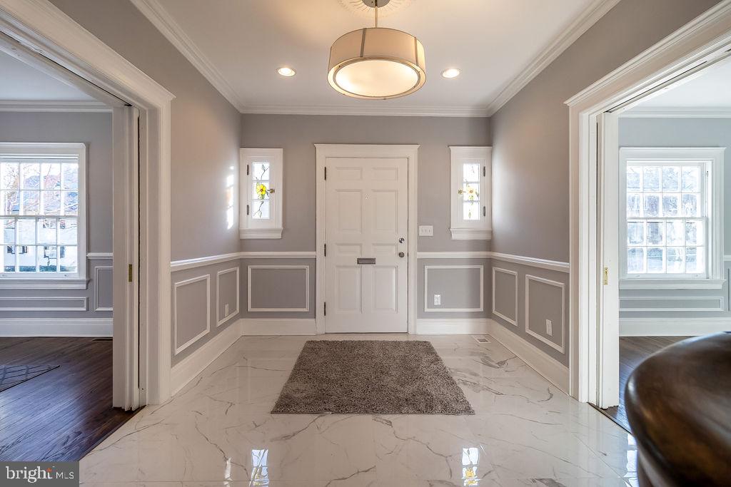 202 St Martins Road Baltimore, MD 21218 - Photo 4 of 87 Foyer