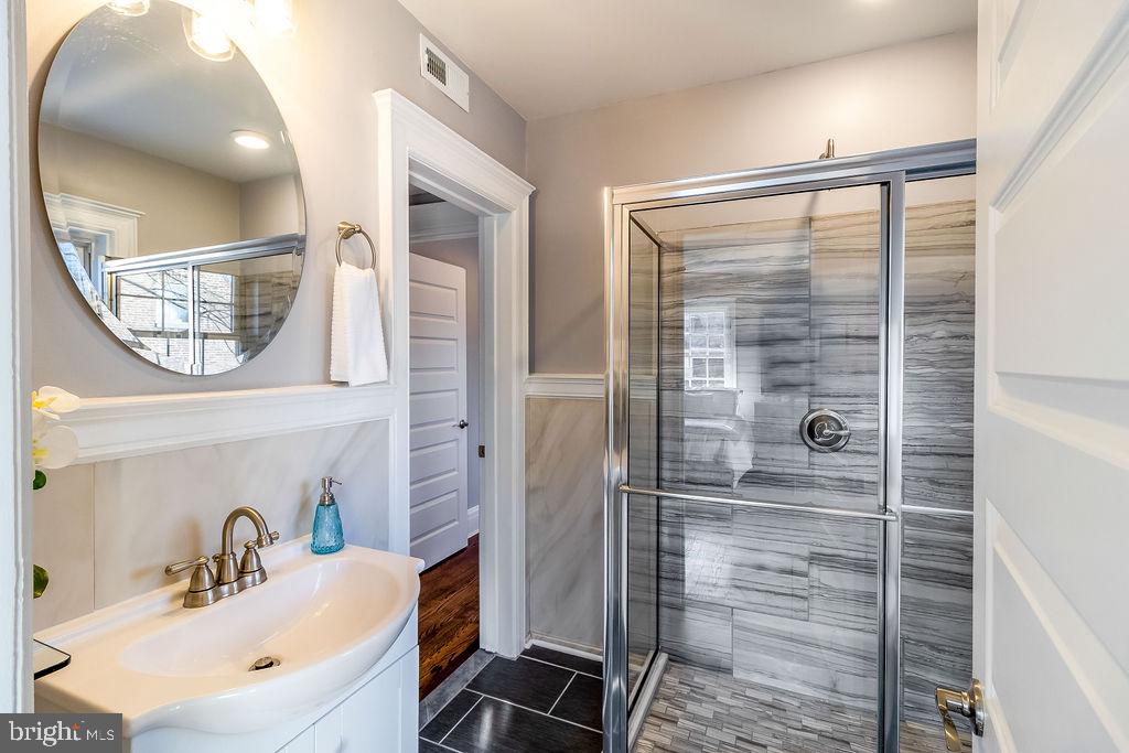202 St Martins Road Baltimore, MD 21218 - Photo 40 of 87 Bathroom