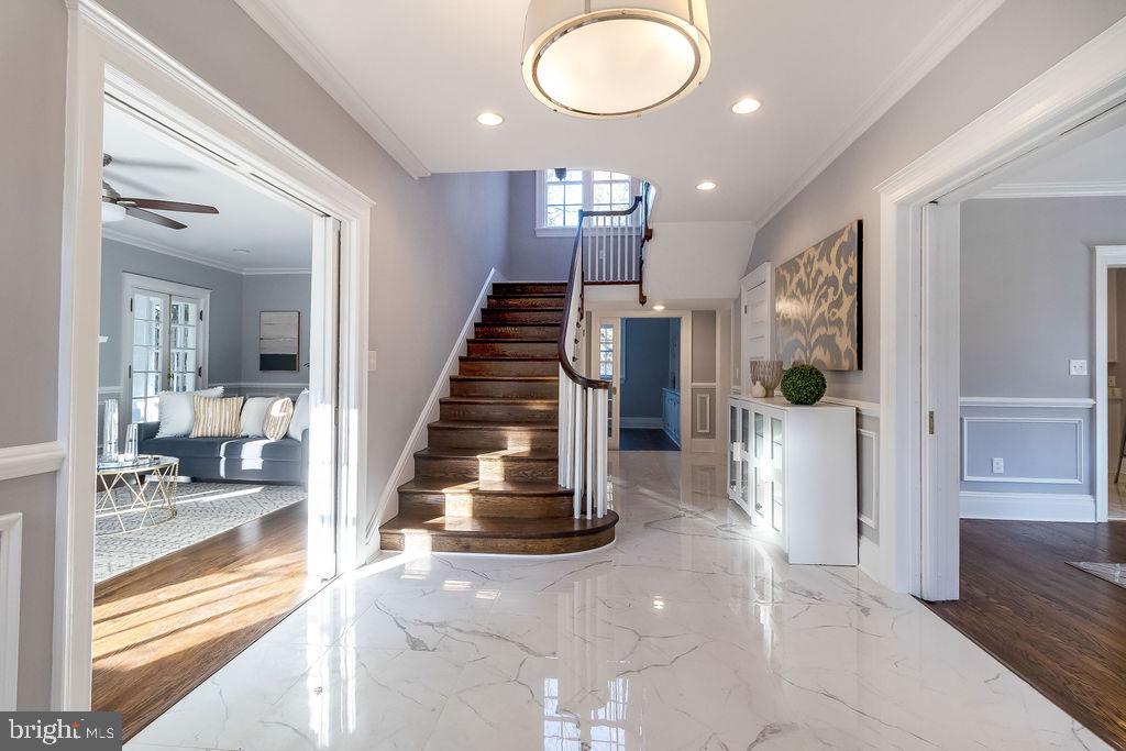 202 St Martins Road Baltimore, MD 21218 - Photo 5 of 87 Foyer