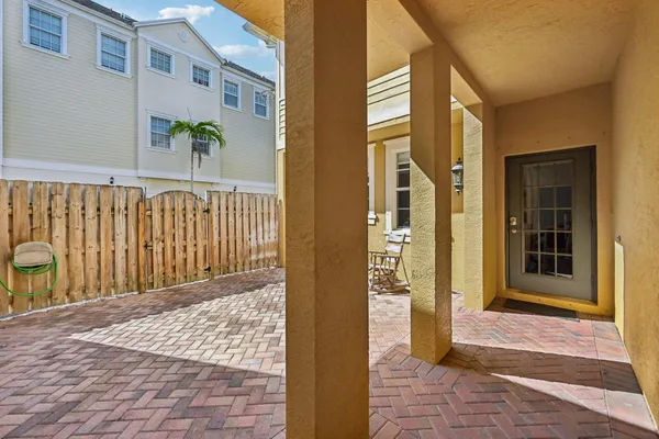 $650,000 | 110 East Pigeon Plum Drive, Jupiter, FL 33458
