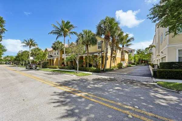 $650,000 | 110 East Pigeon Plum Drive, Jupiter, FL 33458