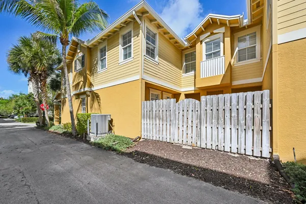 $650,000 | 110 East Pigeon Plum Drive, Jupiter, FL 33458