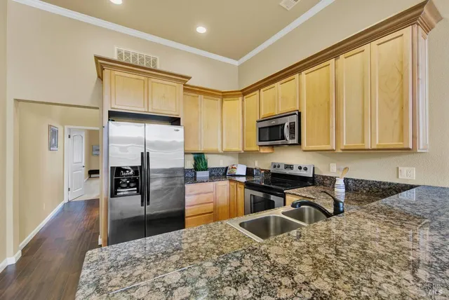 $2,000 | 528 Main Street, Vacaville, CA 95688