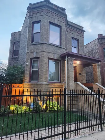 $2,650 | 3423 West Schubert Avenue, Unit 2, Chicago, IL 60647