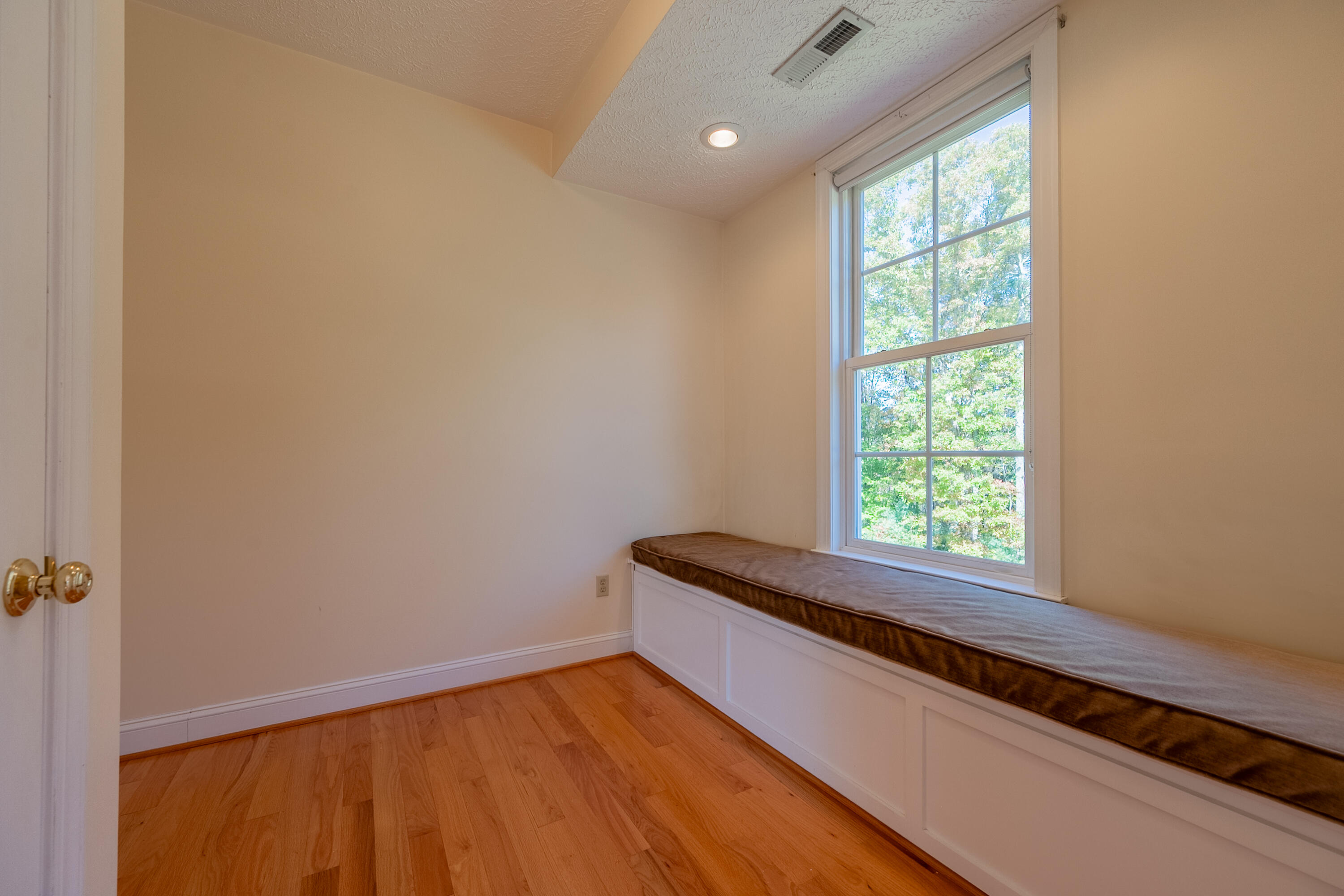 254 Dusty Mile Road Northwest Willis, VA 24380 - Photo 78 of 122 interiors-74