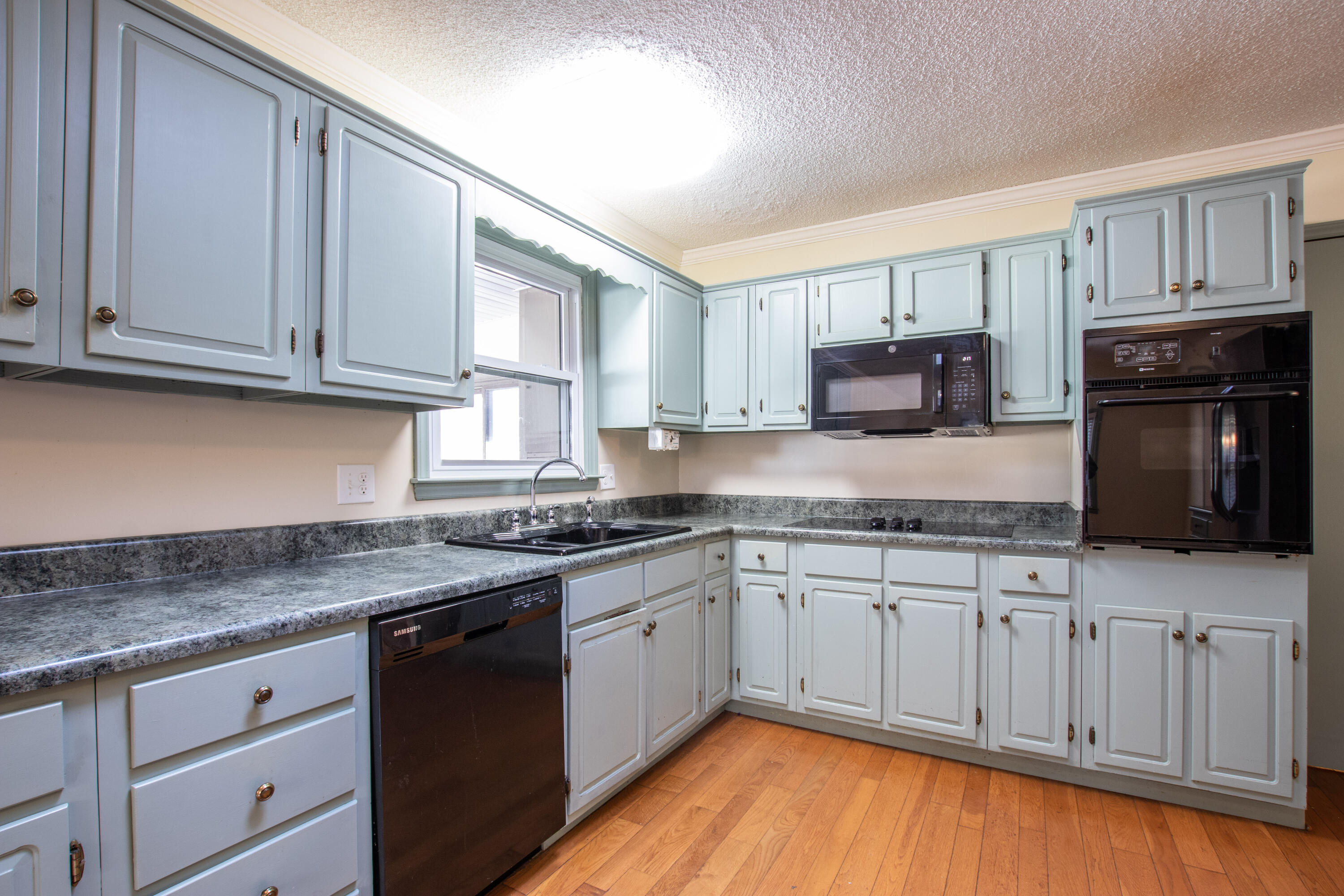 31 Stone Drive Bristol, TN 37620 - Photo 12 of 37 Stone-15