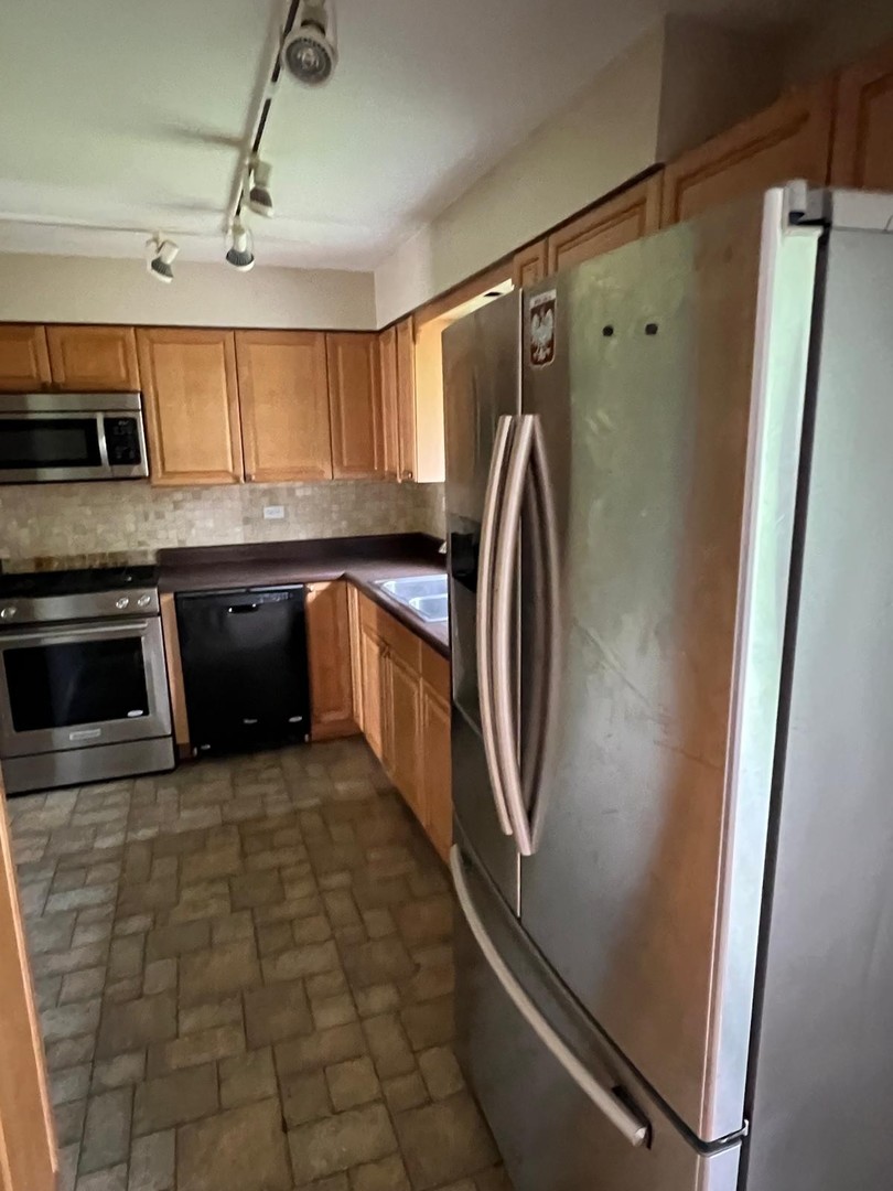 6536 Ridge Road Westmont, IL 60559 - Photo 4 of 10
