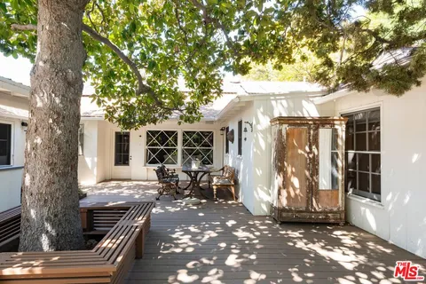 a view of outdoor space patio and garden