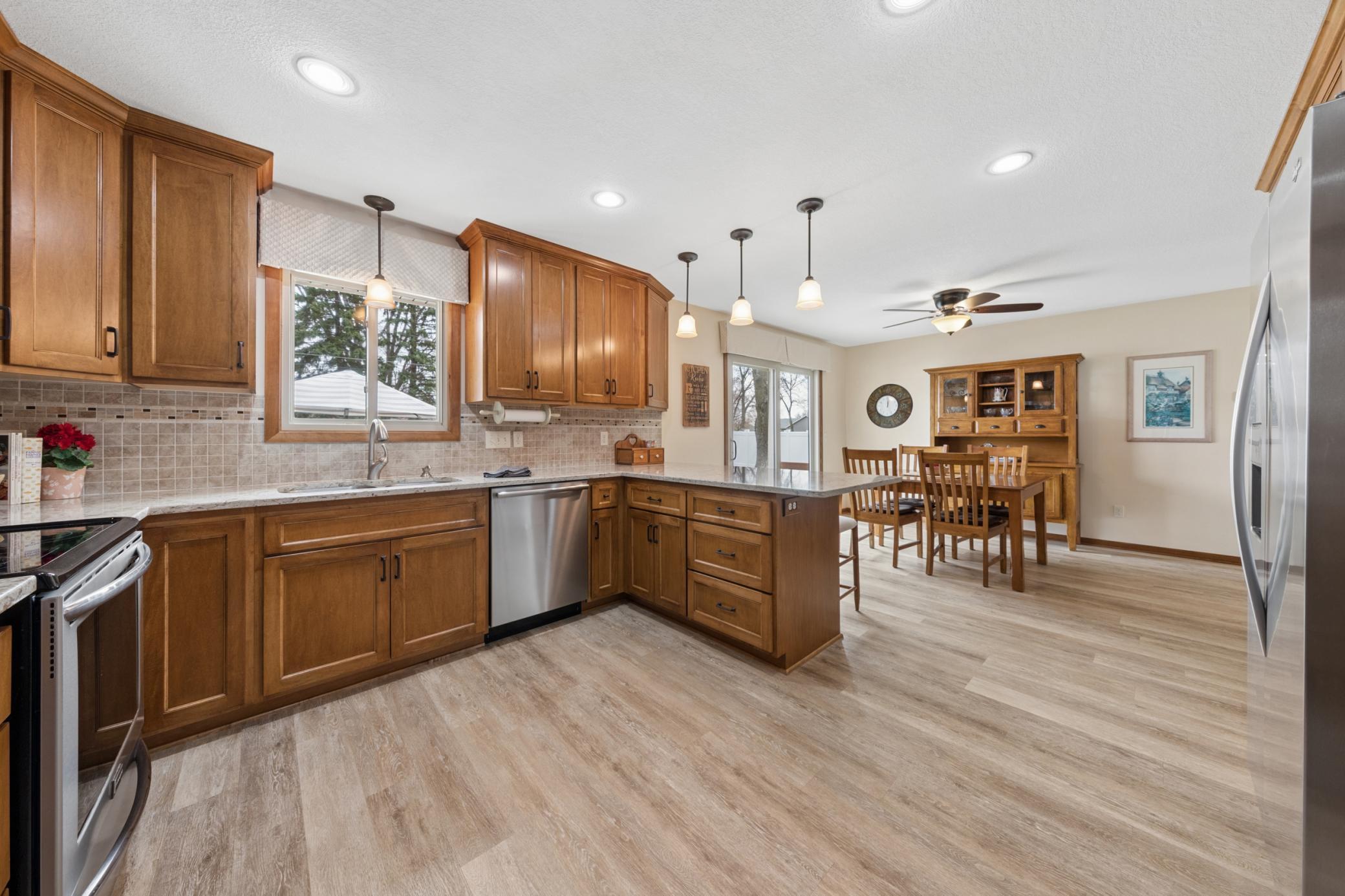 1197 Jackson Street Shakopee, MN 55379 - Photo 8 of 38