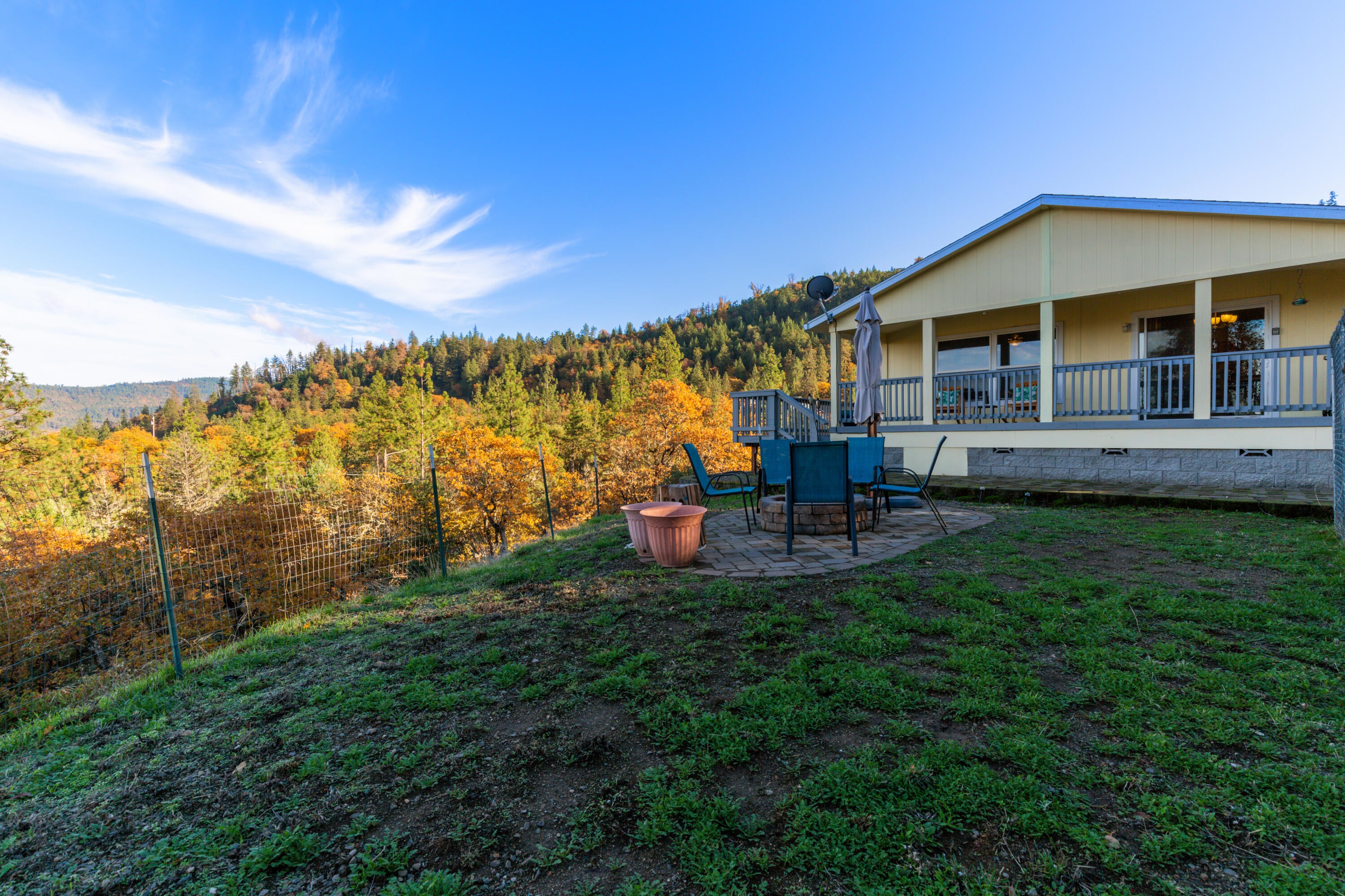 496 Wren Ridge Drive Eagle Point, OR 97524 - Photo 17 of 34 Outdoor Sitting Area