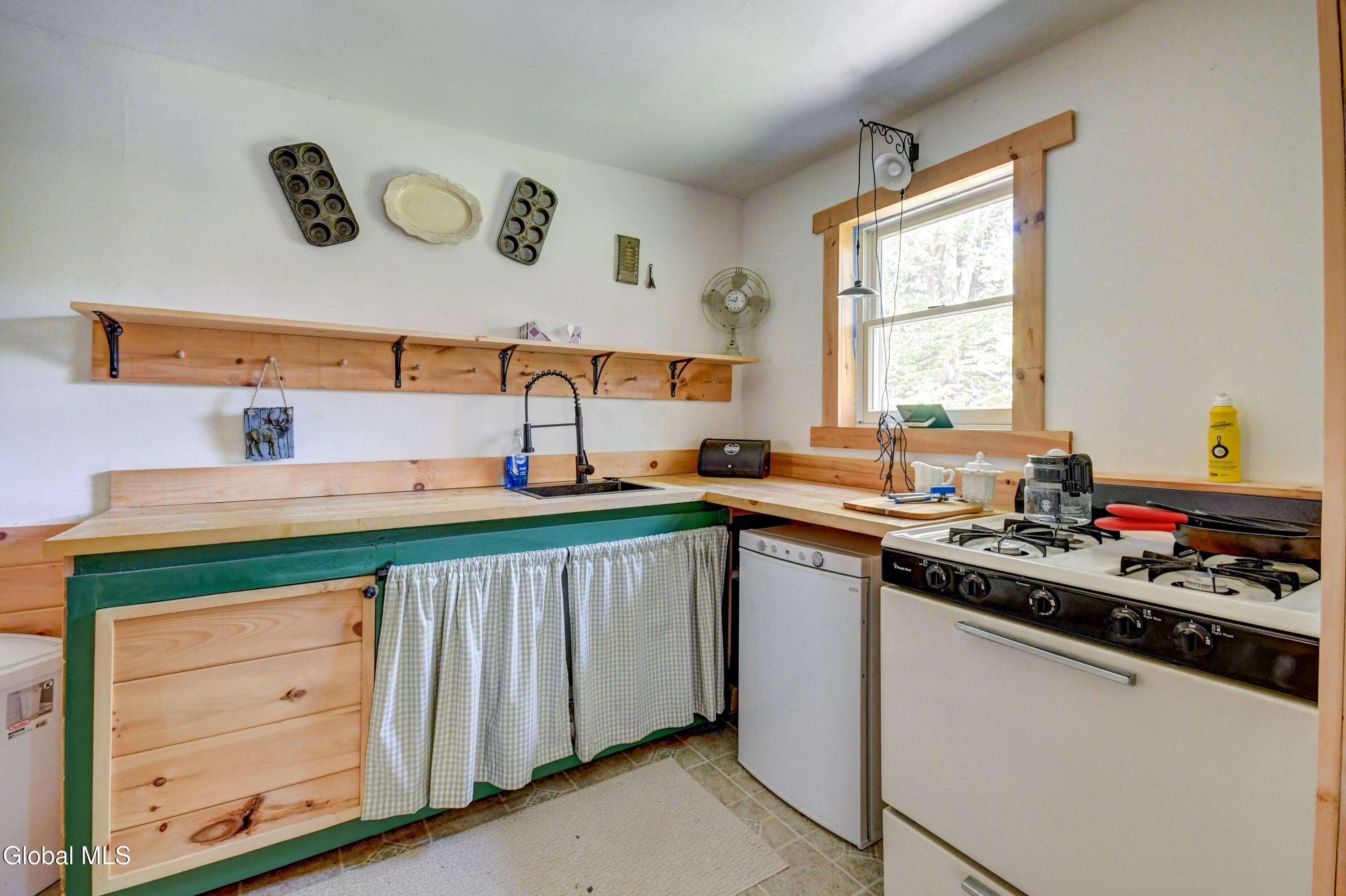 511 Dennie Road Mayfield, NY 12117 - Photo 26 of 42 511 Dennie Rd-25