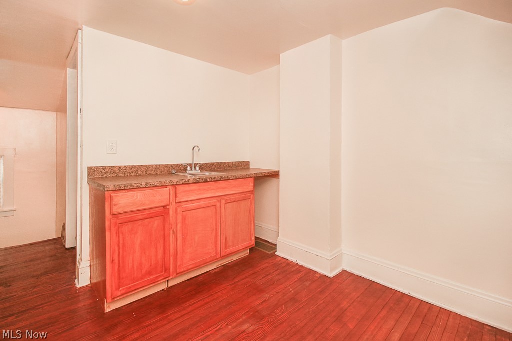 2260 Maplewood Road Cleveland, OH 44118 - Photo 28 of 34 Kensington 3rd floor hall