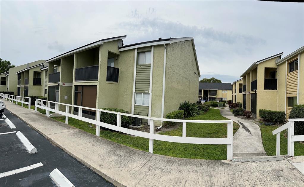 946 Lake Destiny Road, Unit E Altamonte Springs, FL 32714 - Photo 2 of 16