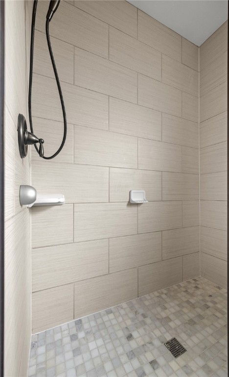 2517 Luzius Drive Corpus Christi, TX 78418 - Photo 16 of 25 a bathroom with a shower