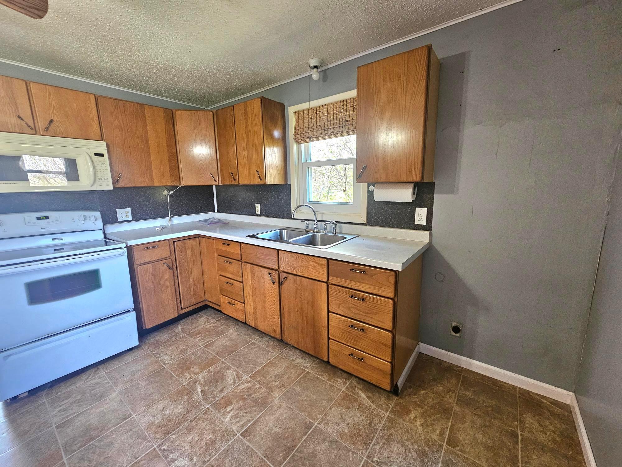 127 State Avenue Warren, MN 56762 - Photo 8 of 25