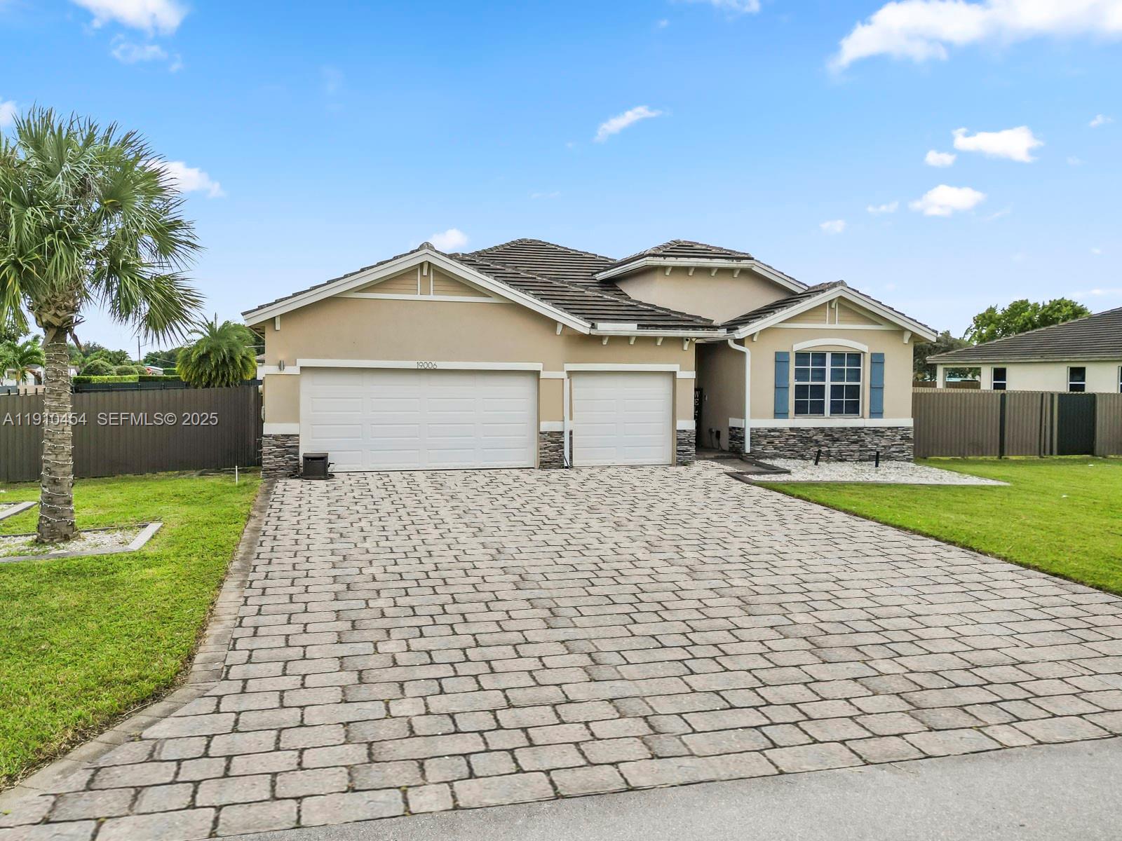 19006 Southwest 307th Street Homestead, FL 33030 - Photo 3 of 32
