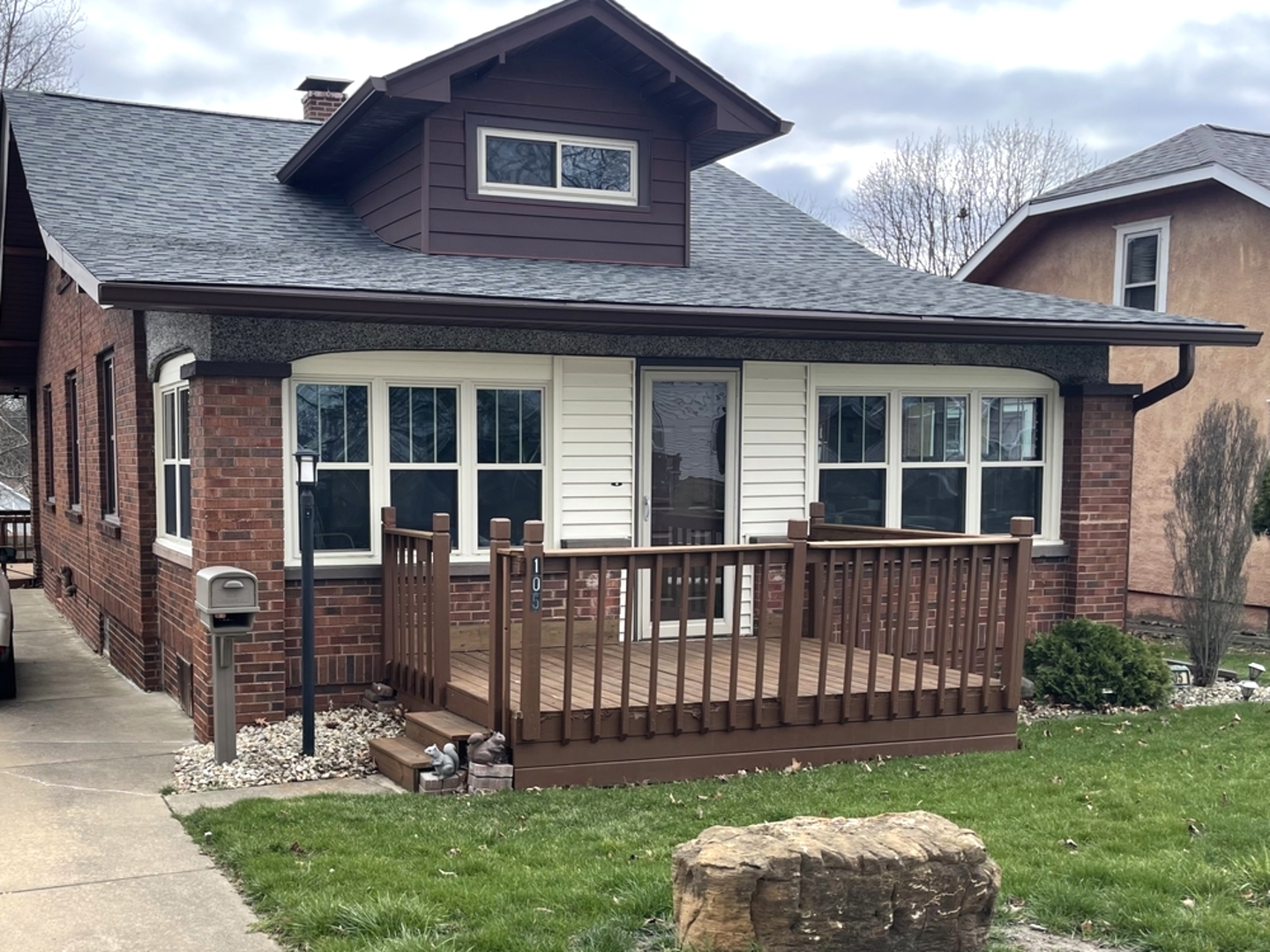 105 West 4th Street Spring Valley, IL 61362 - Photo 3 of 17 a front view of a house with garden